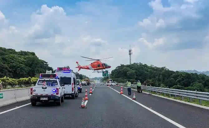 镇沅高速公路汽车救援案例